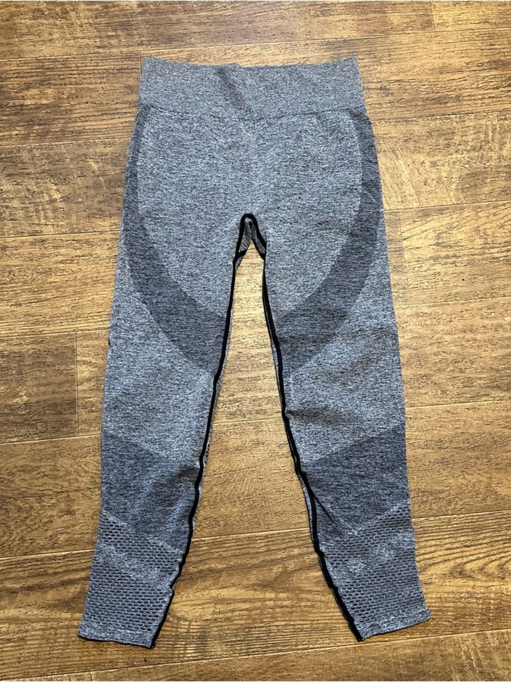 VS PINK SEAMLESS LAZER CUT LEGGINGS